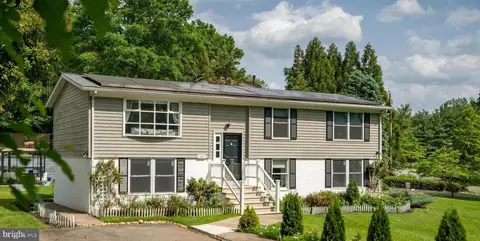 7107 Davis St, Alexandria, VA 22306