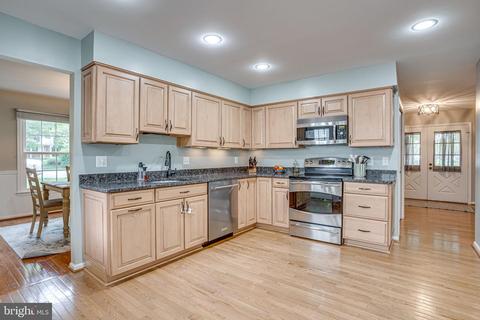 9705 Shipwright Dr, Burke, VA 22015 photo 9