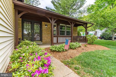 9705 Shipwright Dr, Burke, VA 22015 photo 2
