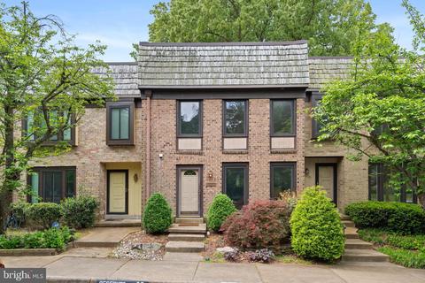 10223 Blake Ln, Oakton, VA 22124