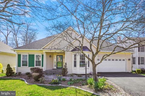 14711 Kamputa Dr, Centreville, VA 20120