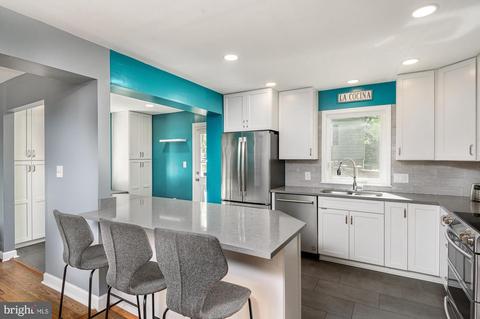 1304 Croton Dr, Alexandria, VA 22308
