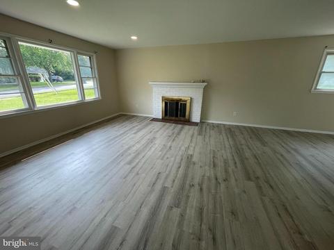 7410 Dickenson St, Springfield, VA 22150 photo 2