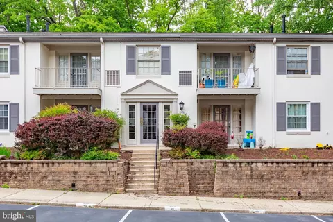 5902 Kingsford Rd #406, Springfield, VA 22152