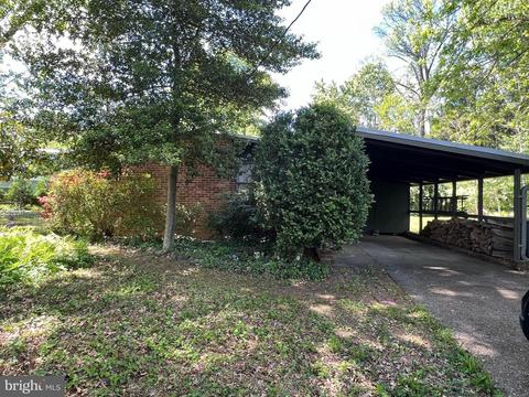3320 Laurel Ct, Falls Church, VA 22042