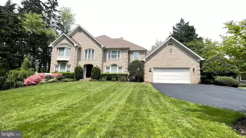9480 Deramus Farm Ct, Vienna, VA 22182