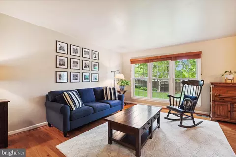 8322 Riverside Rd, Alexandria, VA 22308
