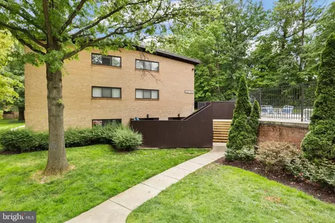 7831 Enola St #106, Mclean, VA 22102