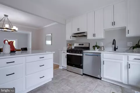 5512 Beaconsfield Ct, Burke, VA 22015 photo 6