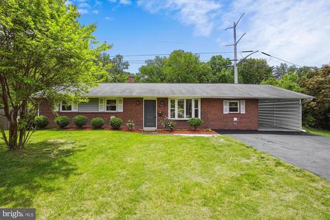 5009 Treetop Ln, Alexandria, VA 22310