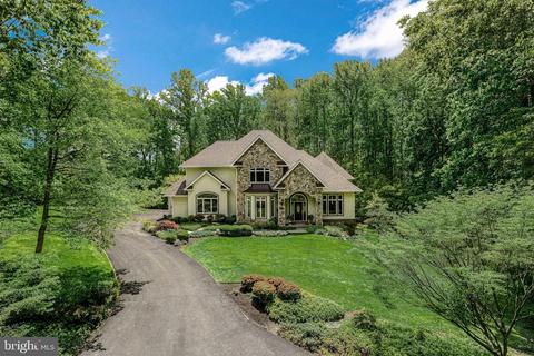 2724 Colt Run Rd, Oakton, VA 22124