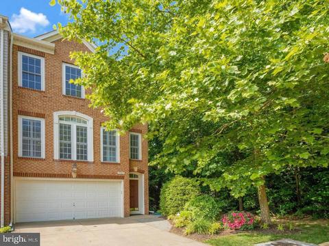 7007 Horn Point Ct, Fort Belvoir, VA 22060