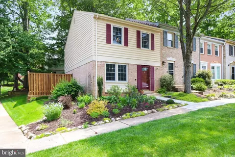 9271 Sprucewood Rd, Burke, VA 22015
