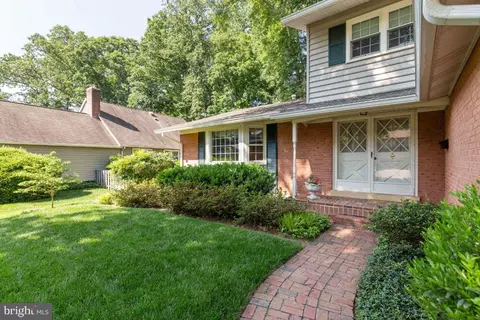 6010 Nassau Dr, Springfield, VA 22152 photo 3