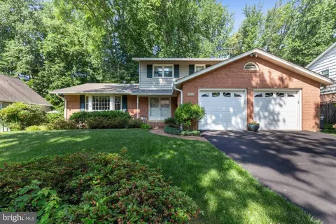 6010 Nassau Dr, Springfield, VA 22152