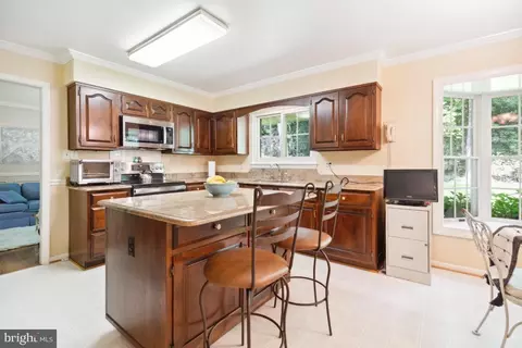 6010 Nassau Dr, Springfield, VA 22152 photo 11
