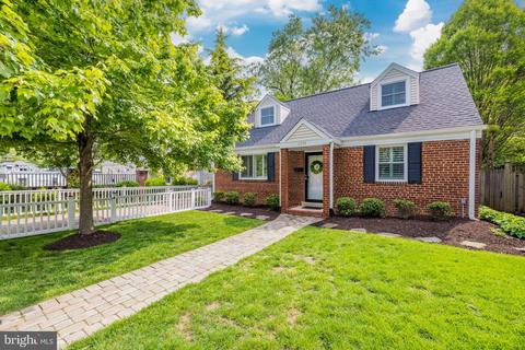 2759 Summerfield Rd, Falls Church, VA 22042