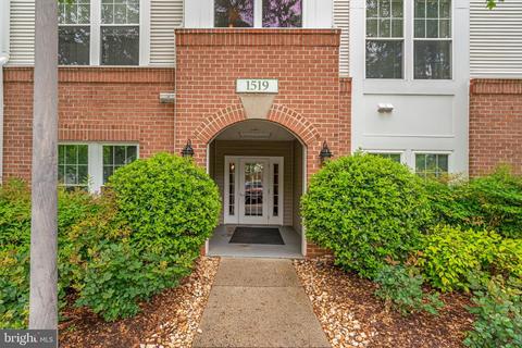 1519 N Point Dr #01-0101, Reston, VA 20194