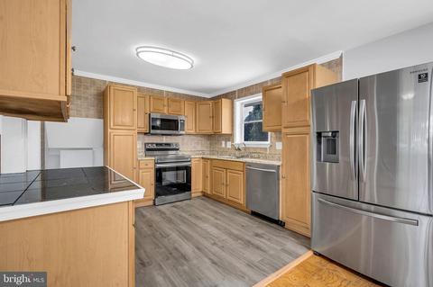7422 Elgar St, Springfield, VA 22151