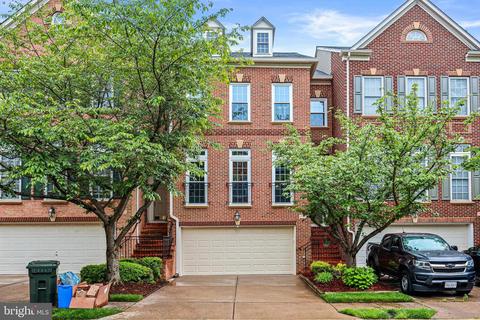 9194 Point Replete Dr, Fort Belvoir, VA 22060
