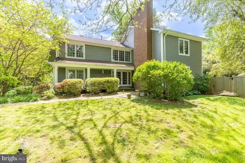 910 Lawton St, Mclean, VA 22101