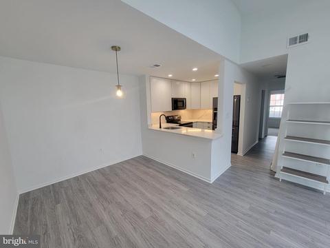 7809 Harrowgate Cir #C, Springfield, VA 22152 photo 4