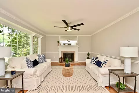 2415 Stirrup Ln, Alexandria, VA 22308