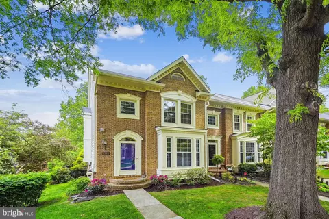 3928 Valley Ridge Dr, Fairfax, VA 22033