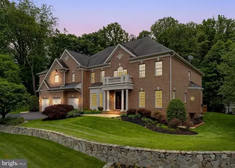 1692 Drewlaine Dr, Vienna, VA 22182