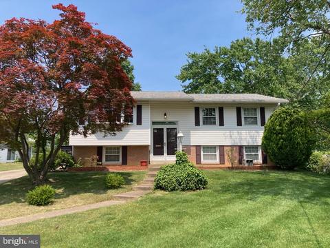 5904 King James Dr, Alexandria, VA 22310