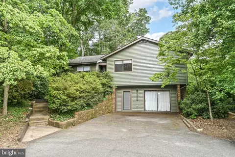 11205 Leatherwood Dr, Reston, VA 20191