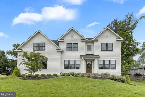 2347 Walnut St, Falls Church, VA 22046