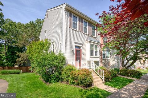 1259 Bond St, Herndon, VA 20170