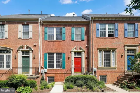 8180 Skelton Cir, Falls Church, VA 22042