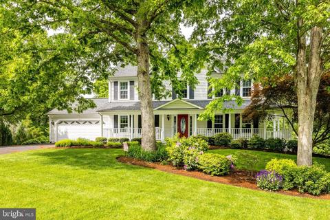 13211 Ashvale Dr, Fairfax, VA 22033