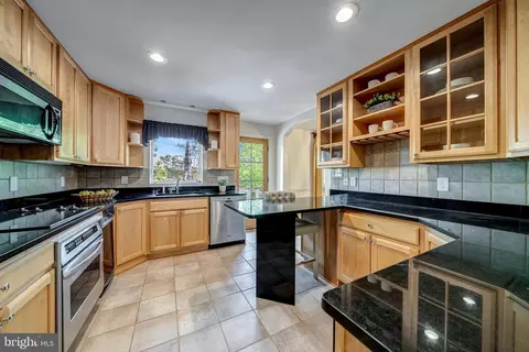 6166 Mori St, Mclean, VA 22101 photo 17