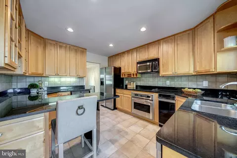 6166 Mori St, Mclean, VA 22101 photo 18
