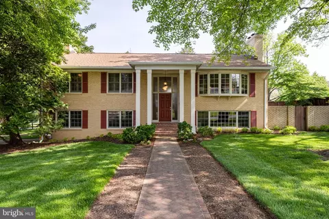 6166 Mori St, Mclean, VA 22101