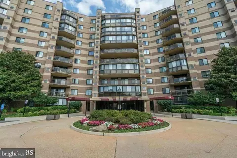 8370 Greensboro Dr #823, Mclean, VA 22102