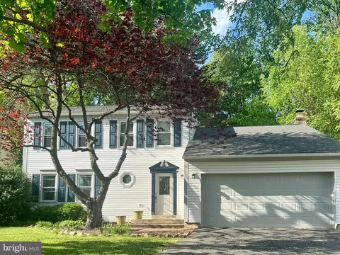 12722 Fantasia Dr, Herndon, VA 20170