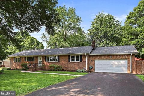 7824 Frances Dr, Alexandria, VA 22306