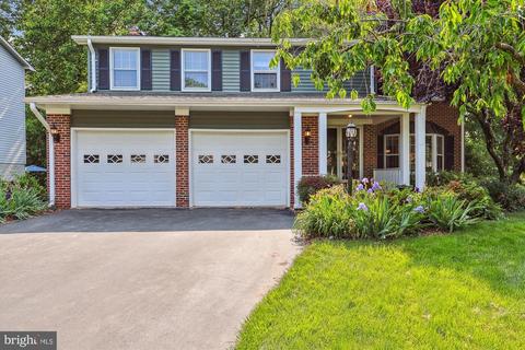 13215 Coralberry Dr, Fairfax, VA 22033