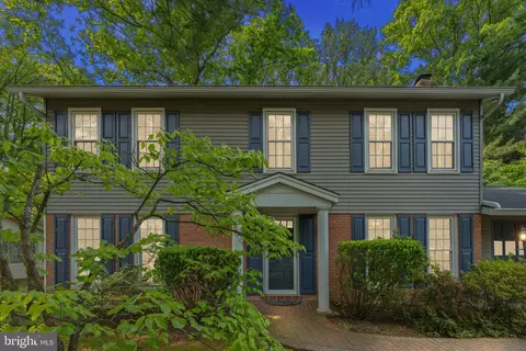 4904 Briar St, Fairfax, VA 22032