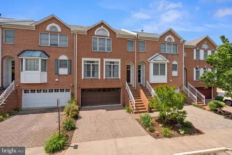 8107 Madrillon Ct, Vienna, VA 22182