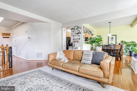 9033 Harrover Pl, Lorton, VA 22079 photo 5