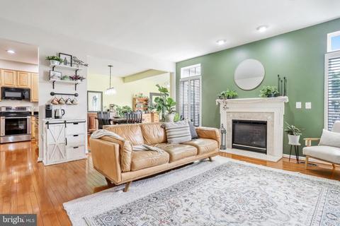 9033 Harrover Pl, Lorton, VA 22079 photo 4