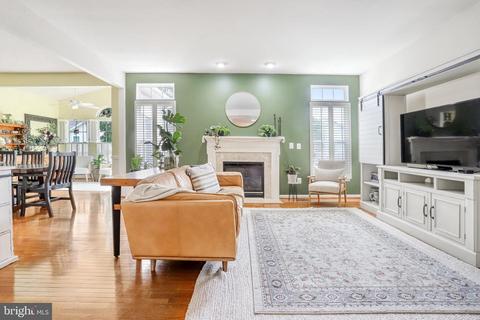 9033 Harrover Pl, Lorton, VA 22079 photo 3