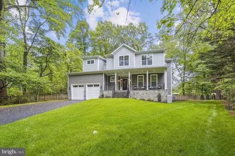 8516 Forest St, Annandale, VA 22003