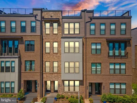 4639 Charger Pl #803, Chantilly, VA 20151