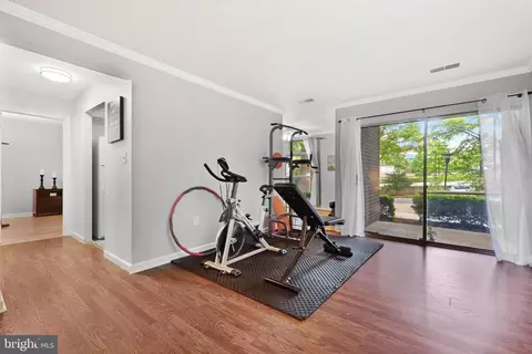 3374 Woodburn Rd #14, Annandale, VA 22003